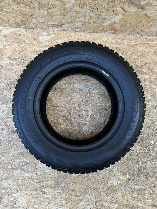 Зимові шини 215/65 R16 98T TOYO OBSERVE ICE-FREEZER SUV.шума резина
