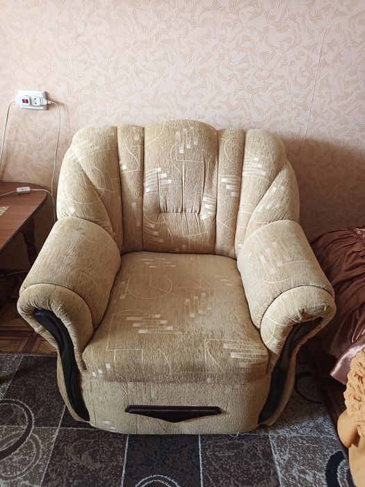 Крісла 2 шт великі не розкладні