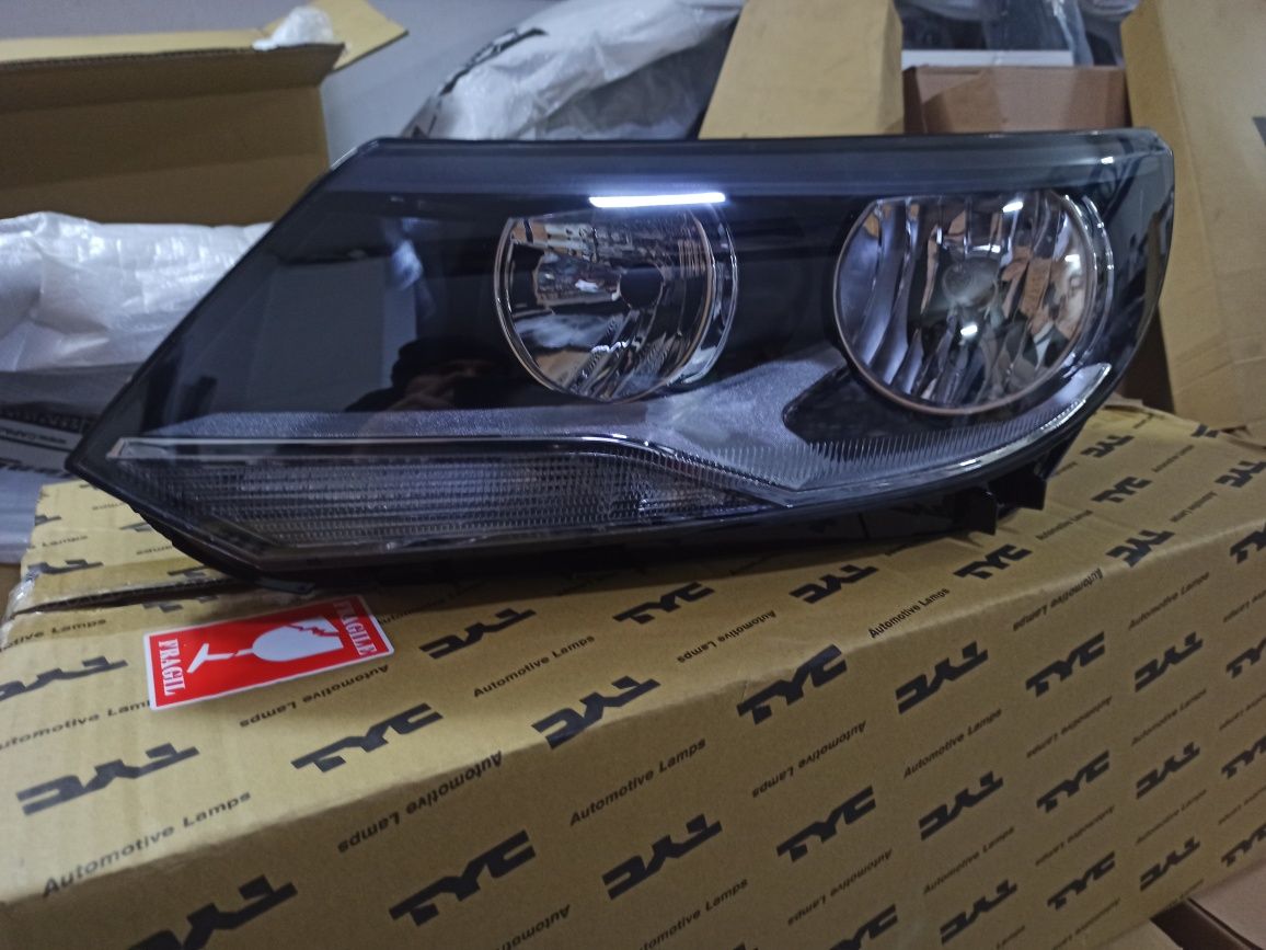 Фара передня права ліва  Volkswagen Tiguan 2011-16