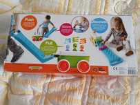 Pchacz Fat Brain Toys Wesołe Świderki, 12m+