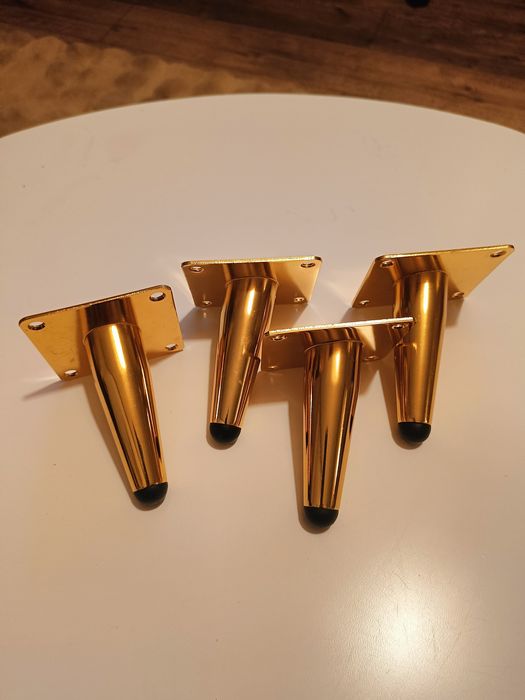 Nóżki meblowe skośne zlote 13cm 4 sztuki

Mam do zaoferowania nowe 

N