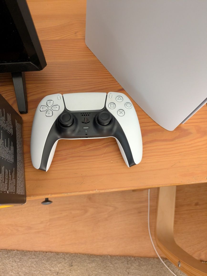 PlayStation 5 (na garantia) com comando