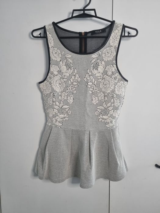 Top bluzeczka z baskinką róże Vila S