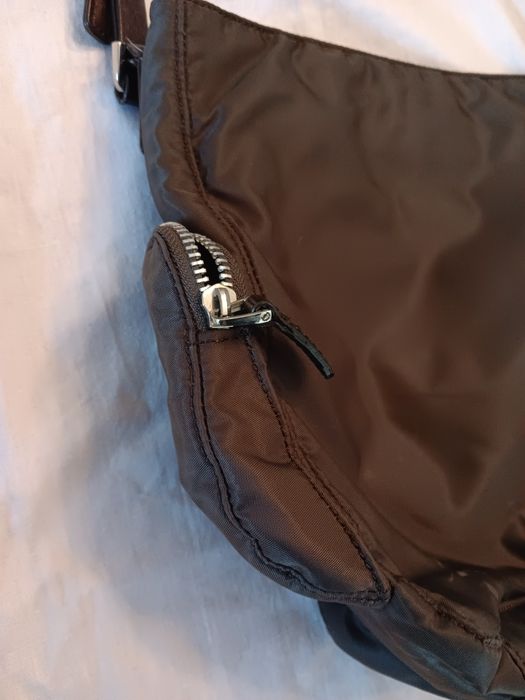 Mala em tecido impermeavel e pele sintetica ,marca parfois .