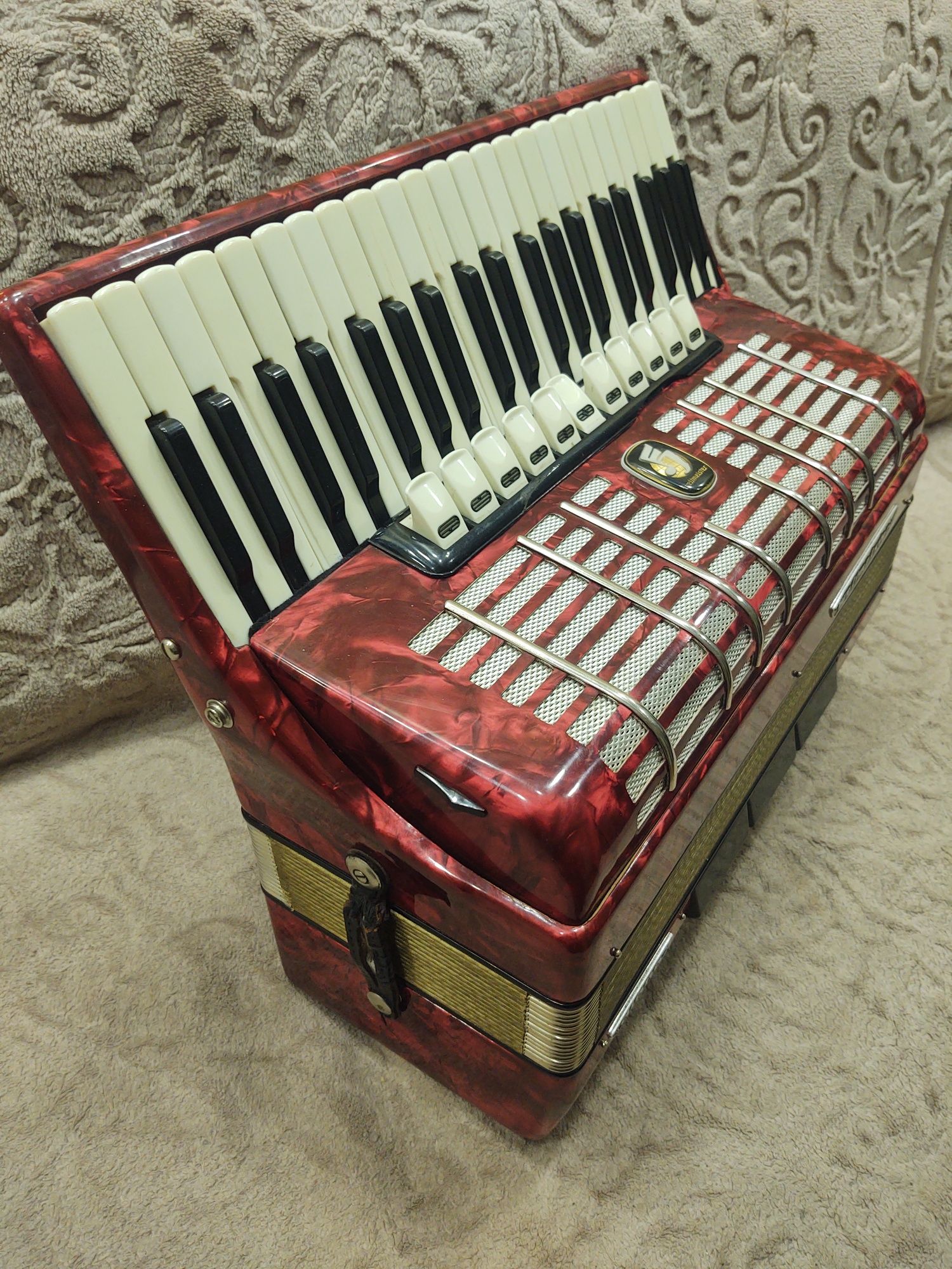 weltmeister diana, акордеон, повний, 120 басів.