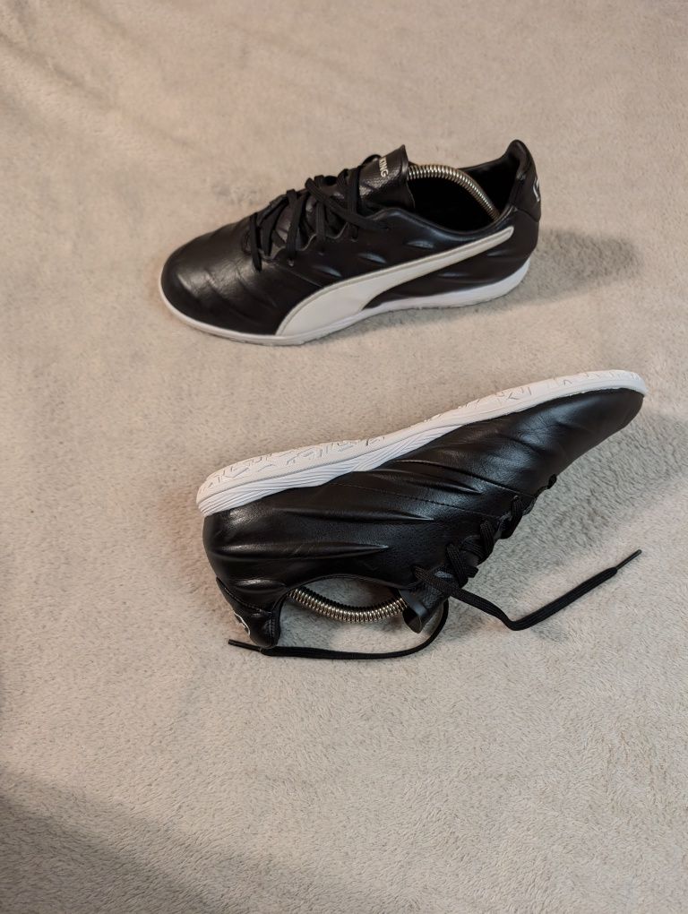 Футзалки 39-40 р. 25.5-25 см  Puma King