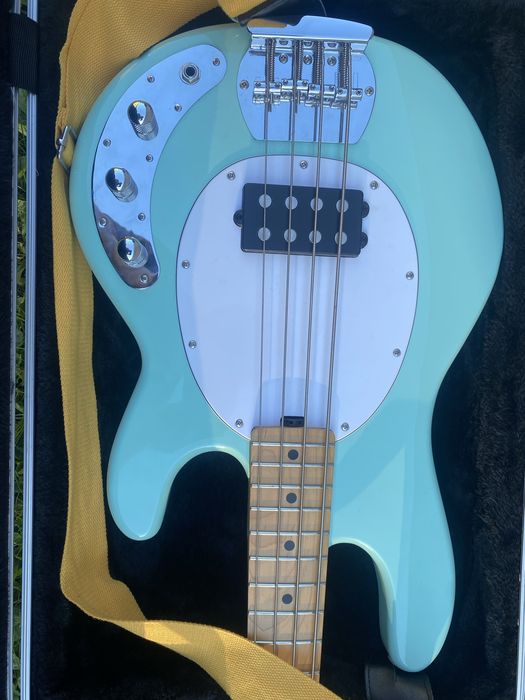 Gitara basowa Sterling