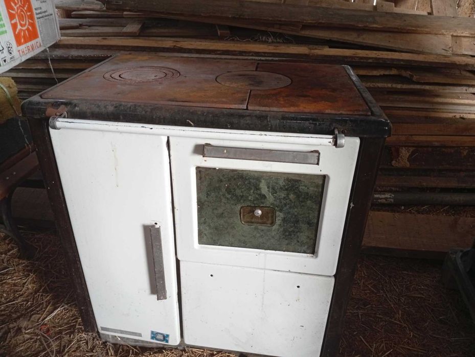 Kuchnia węglowo-drzewna z blatem żeliwnym