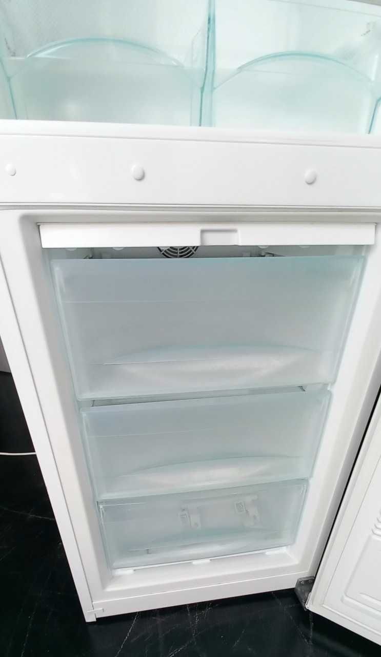 Холодильник 151,5x61,5×70,9см  Liebherr (липхер) CUN 3033