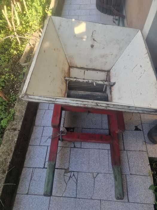 Esmagadora de vinho eletrica/ manual