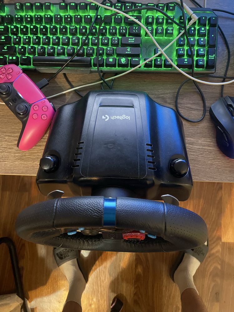 Руль с педалями и коробкой Logitech g29