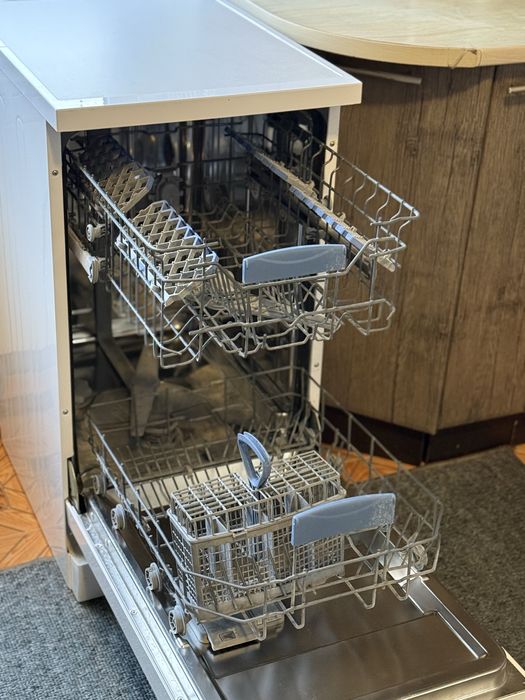 Продам посудомийну машину