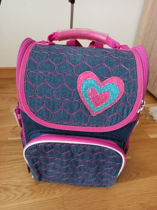 Шкільний рюкзак для першокласниці