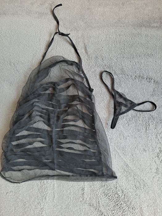 Sexi komplet top+stringi z czarnej siateczki rozmiar S/M
