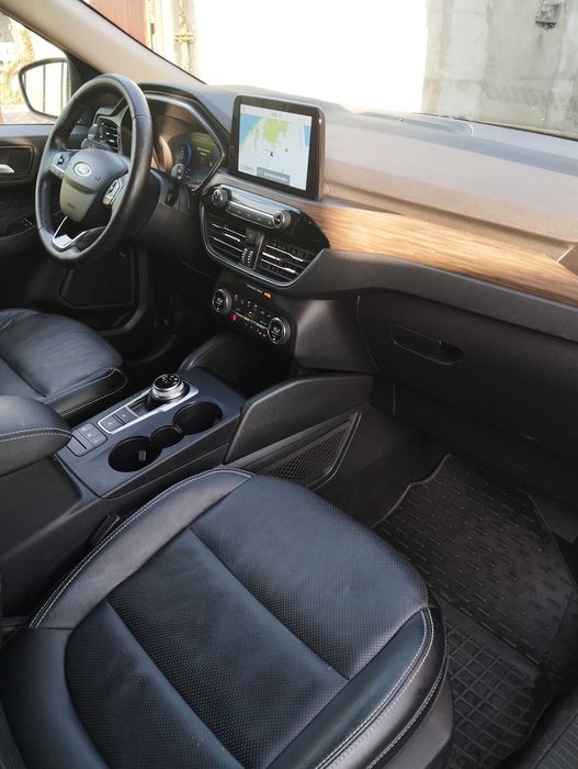 Ford Escape Titanium HYBRID 4wd  ( продаж обмін на житло Берегове)