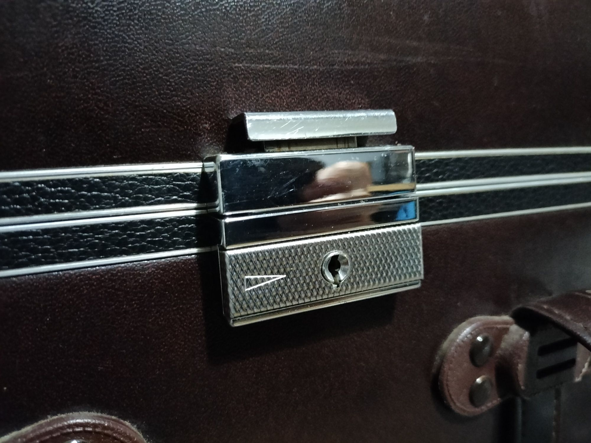 Kuferek skórzany Bell Howell
