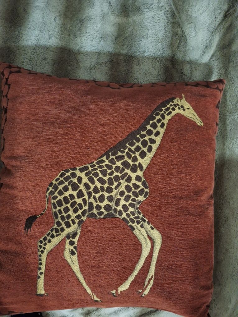 Almofadões decorativos estampados nos dois lados