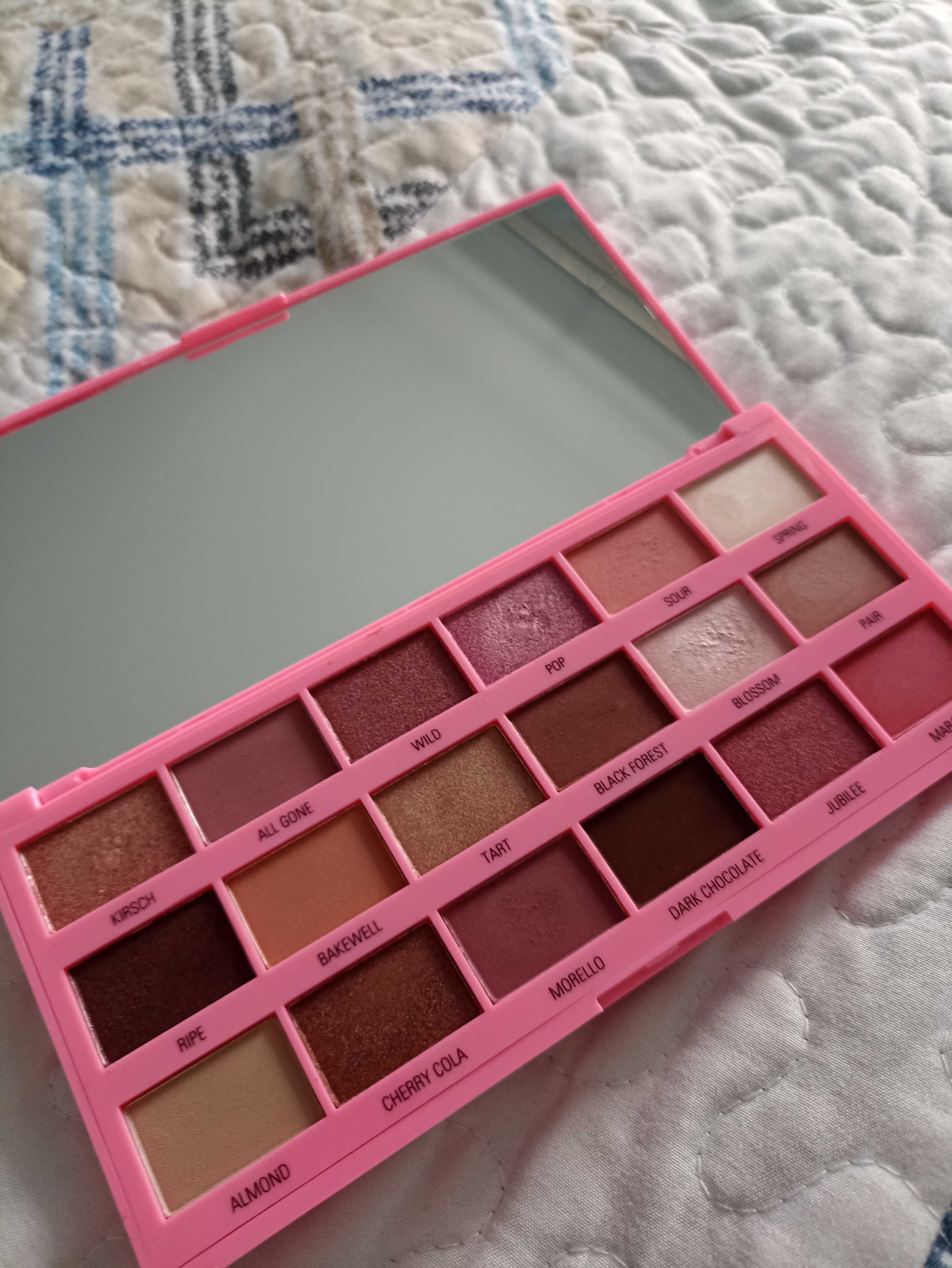 I Heart Revolution Eyeshadow Chocolate Cherry Palette