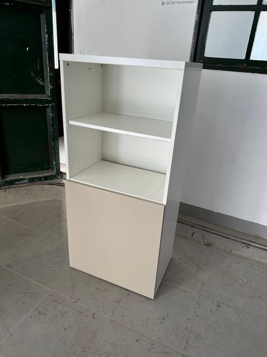 Estante de cor branca