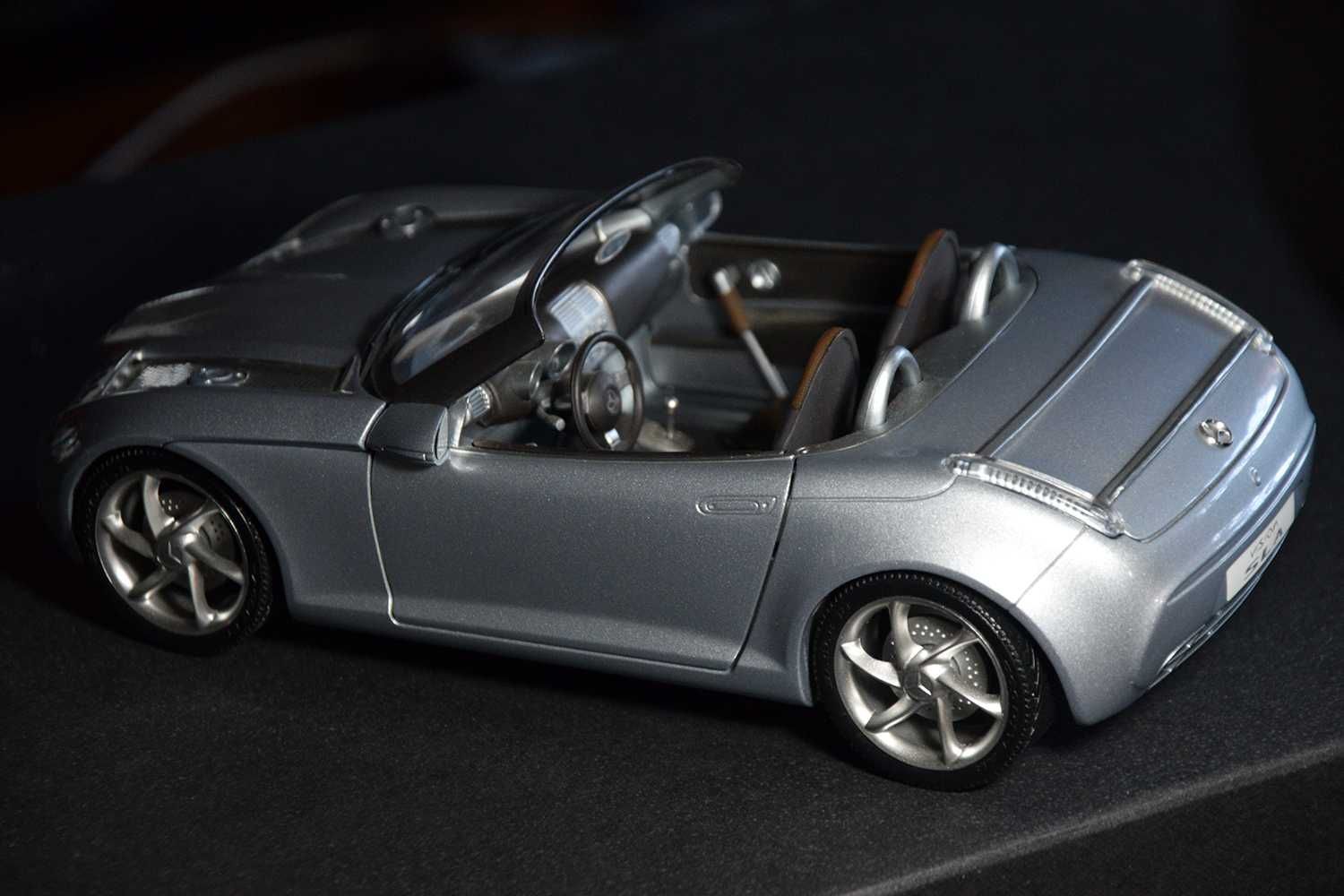 Mercedes SLA Roadster 1/18