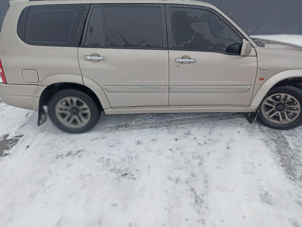 Продам свою Suzuki Grand Vitara XL7
