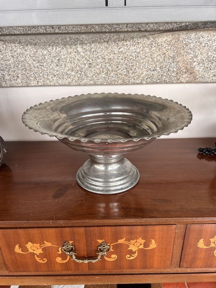 Centro de  mesa  /Fruteira  antiga em estanho