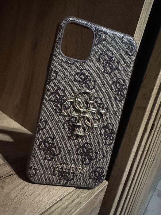 Etui GUESS Iphone 11 logowane brązowe case na telefon
