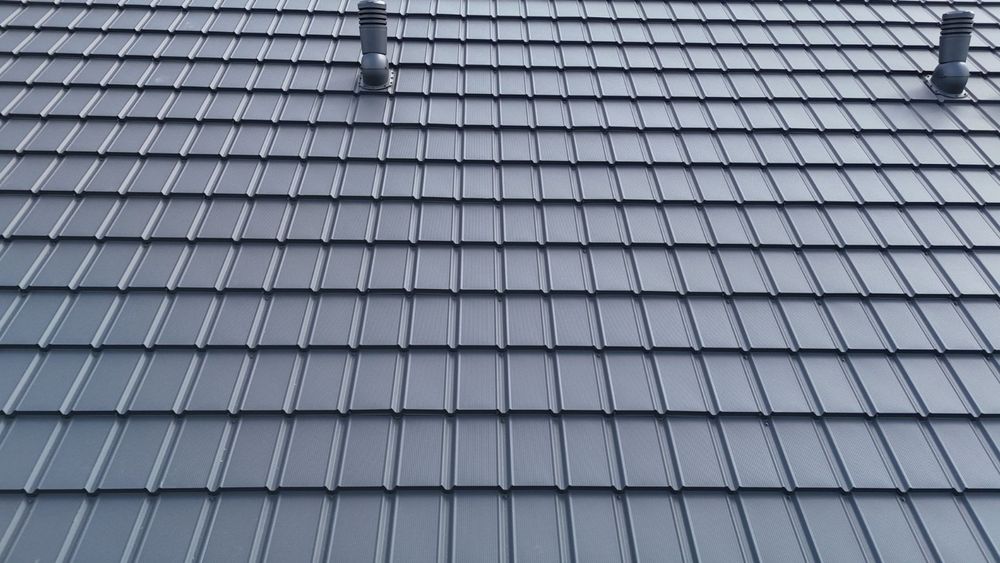 Nowoczesna Blachodachówka Modułowa Antracyt 35 lat gwarancji mkw efekt