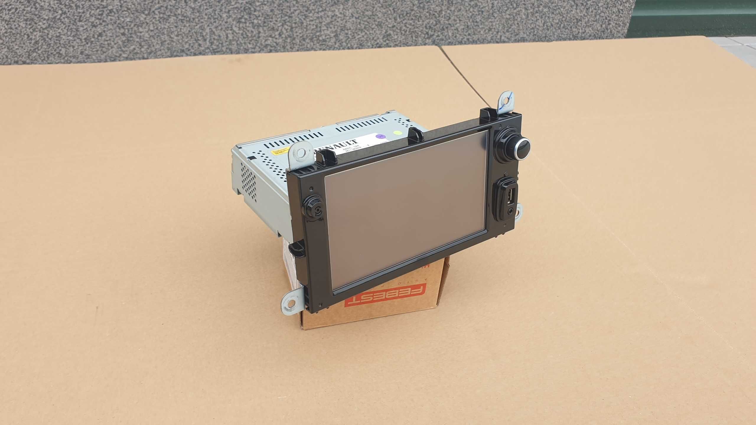 Wyświetlacz radio ekran nawigacja monitor Renault Clio IV 28115/0502R
