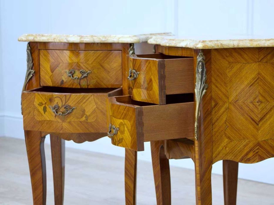 Вінтажні тумбочки в стилі Людовика XV