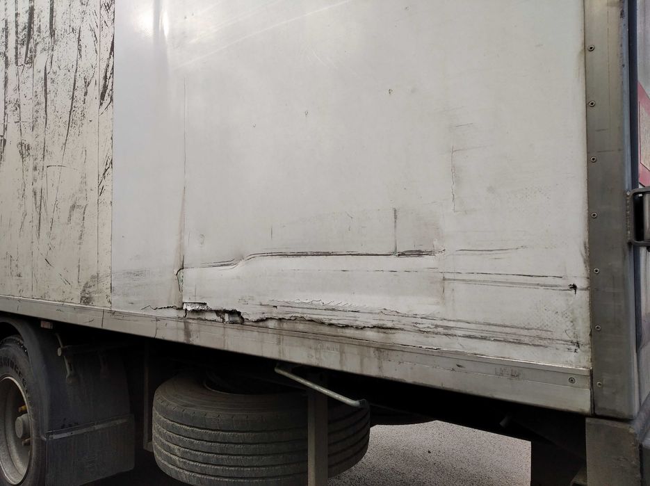 Ремонт виготовлення дверей ізотермічного фургону сендвіч-панелі Львів