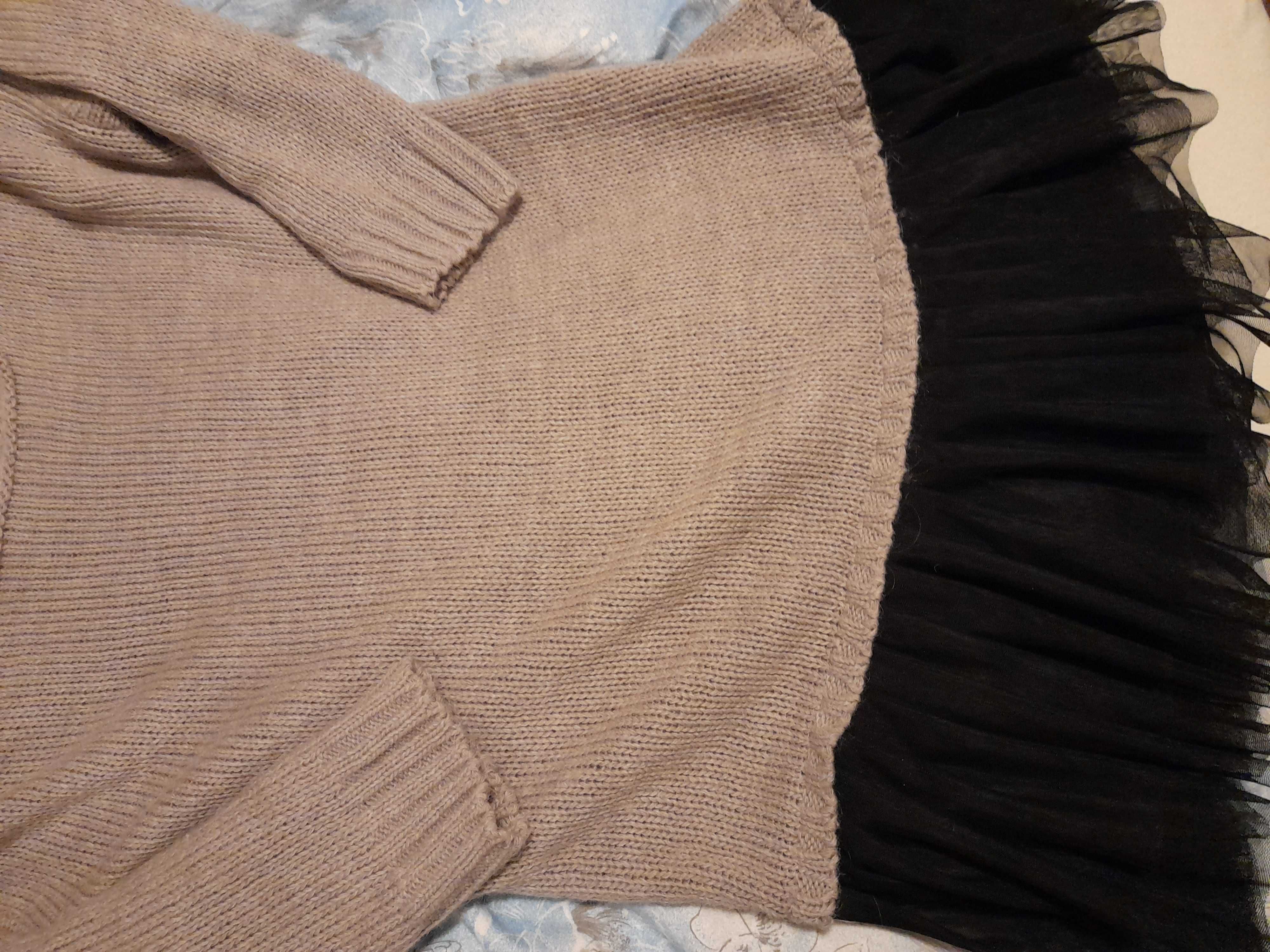 Sweter by olala cieplutki wełna falbanki czarne.