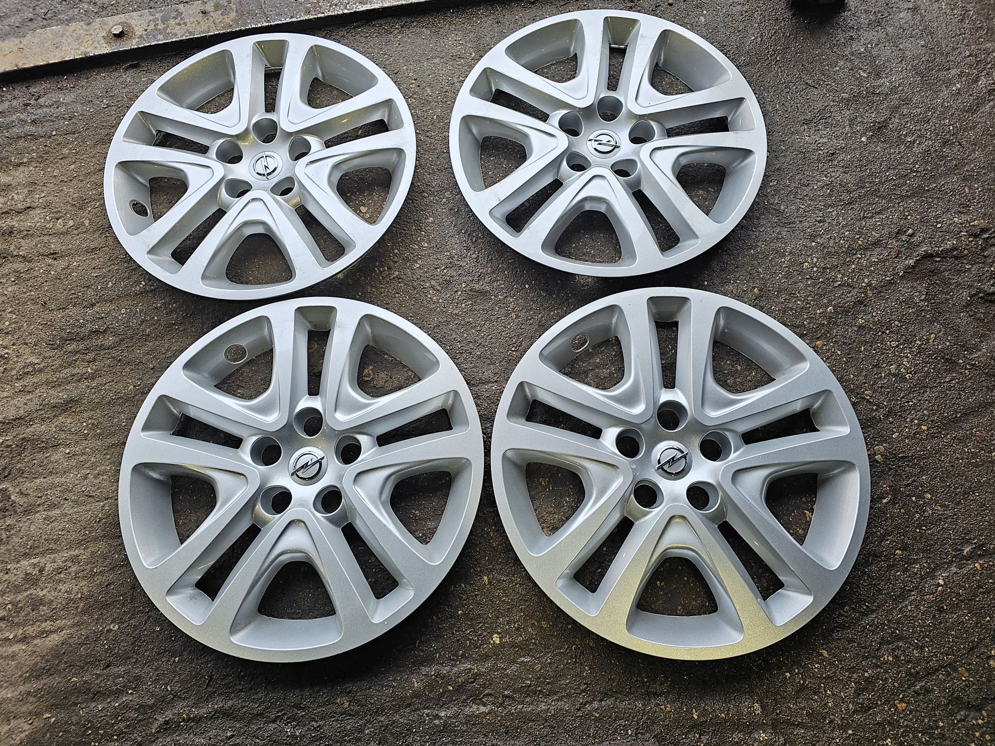 Kołpaki Nowe-Demo-Strukturalne-Opel Astra R16 5x105