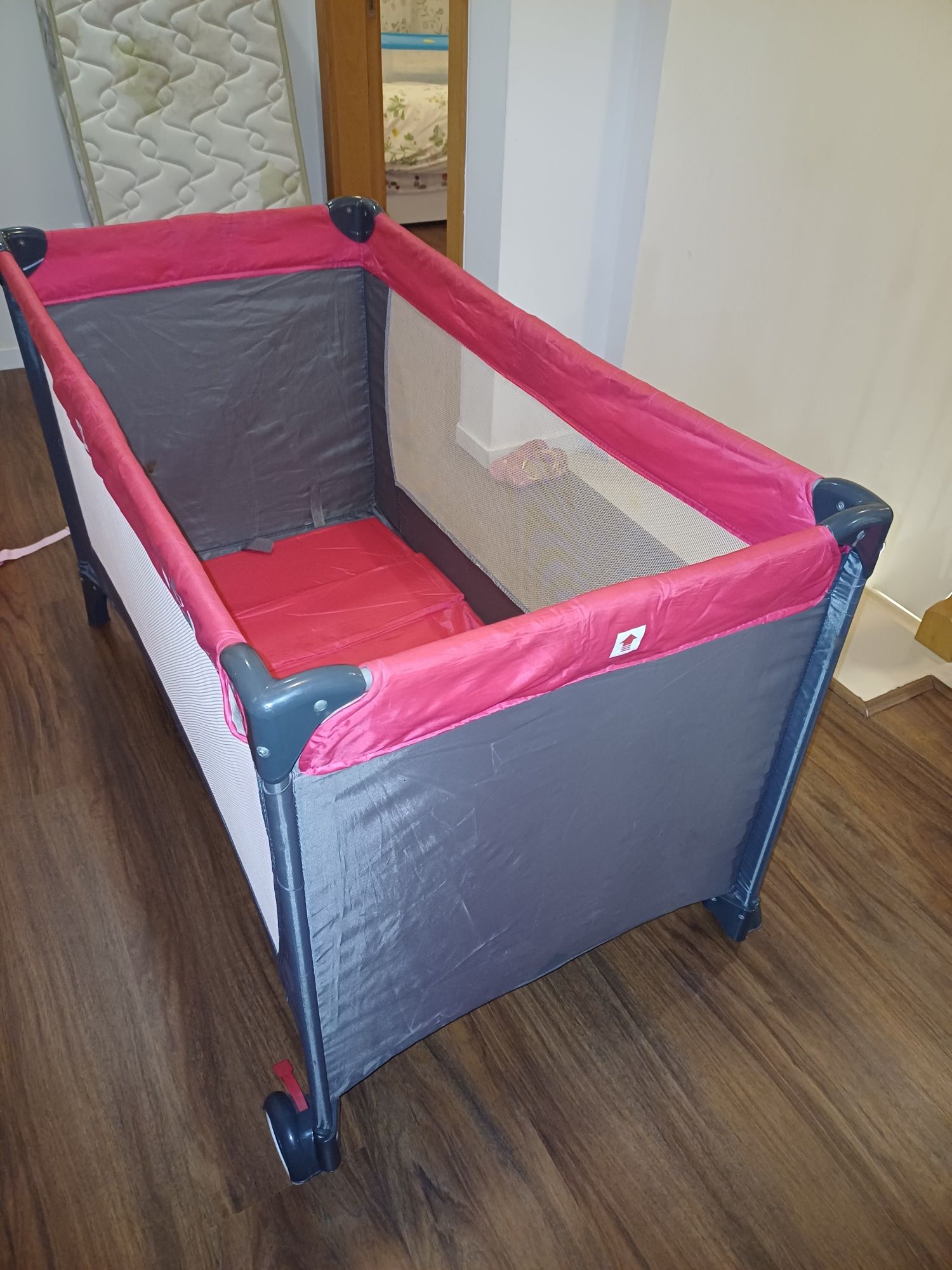 Cama de viagem bebé rosa