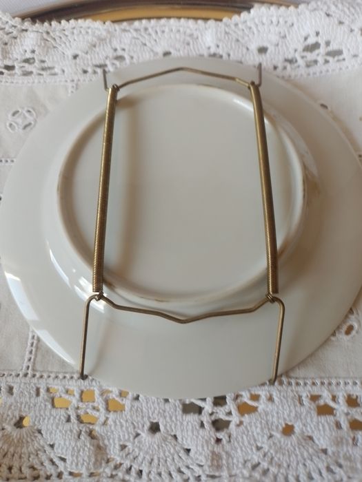 Prato em porcelana com suporte RESERVADO