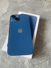 Niebieski iphone 13