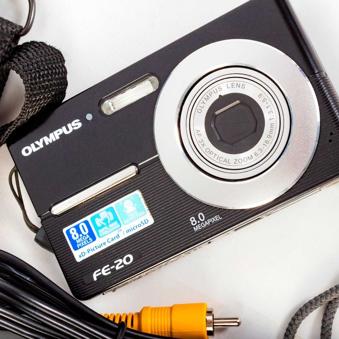 Фотоаппарат Olympus Fe 20 с кабелями, флешкой и аккумулятором