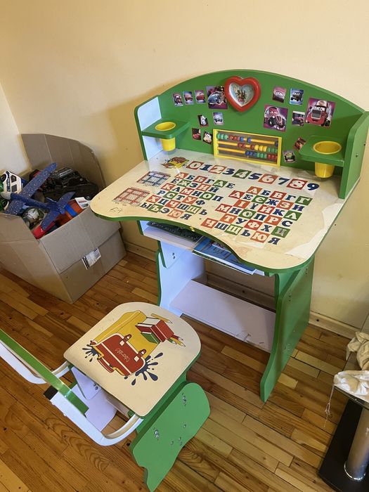Дитяча парта фірми Bambi