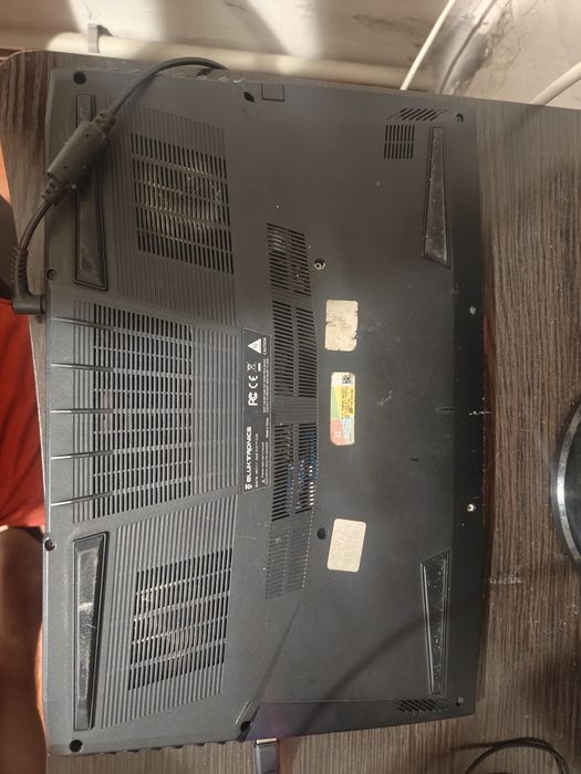 Продам игровой ноутбук Eluktronics MECH-17