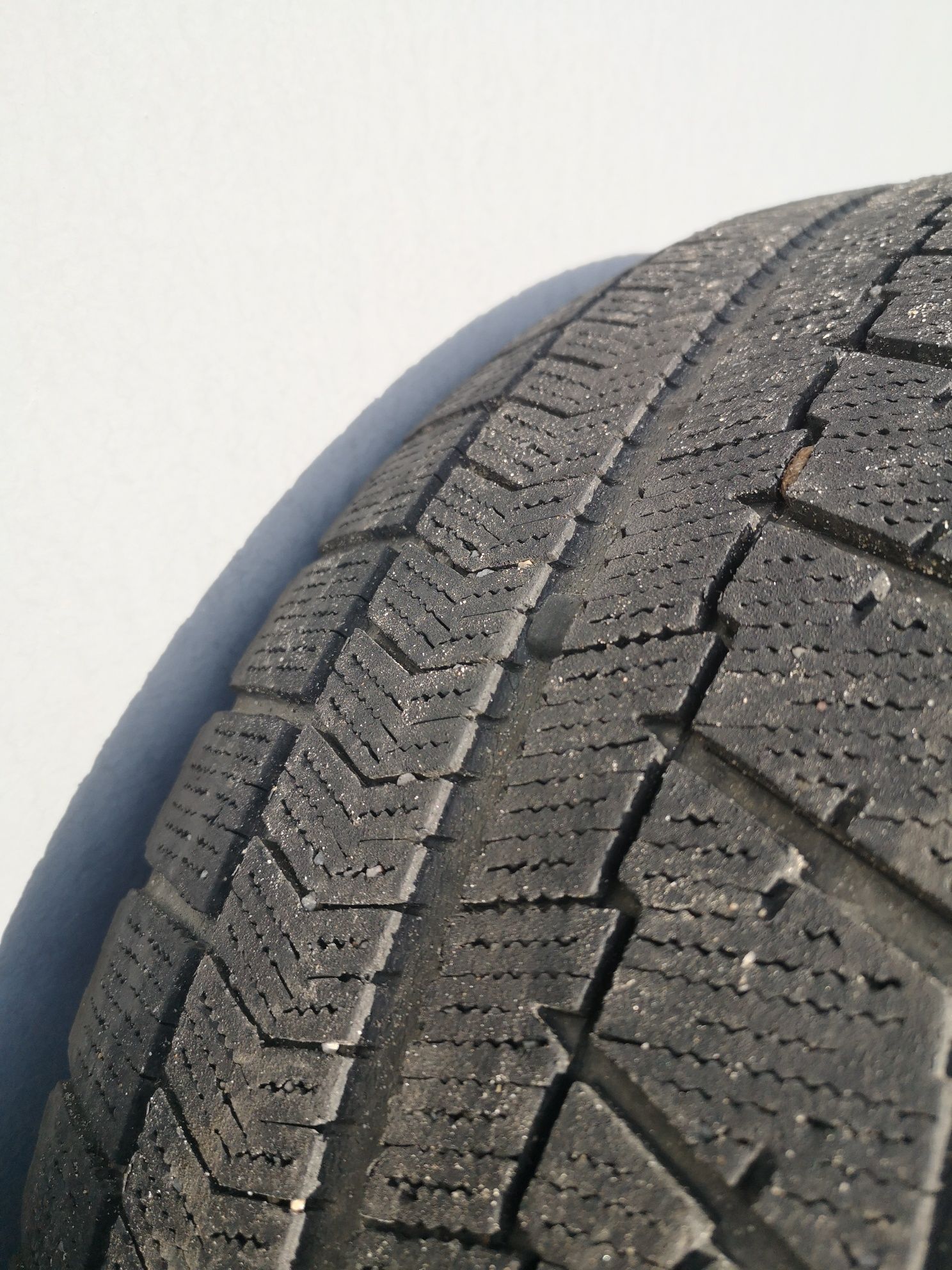 Шины зимние б/у Bridgestone 205/55R16