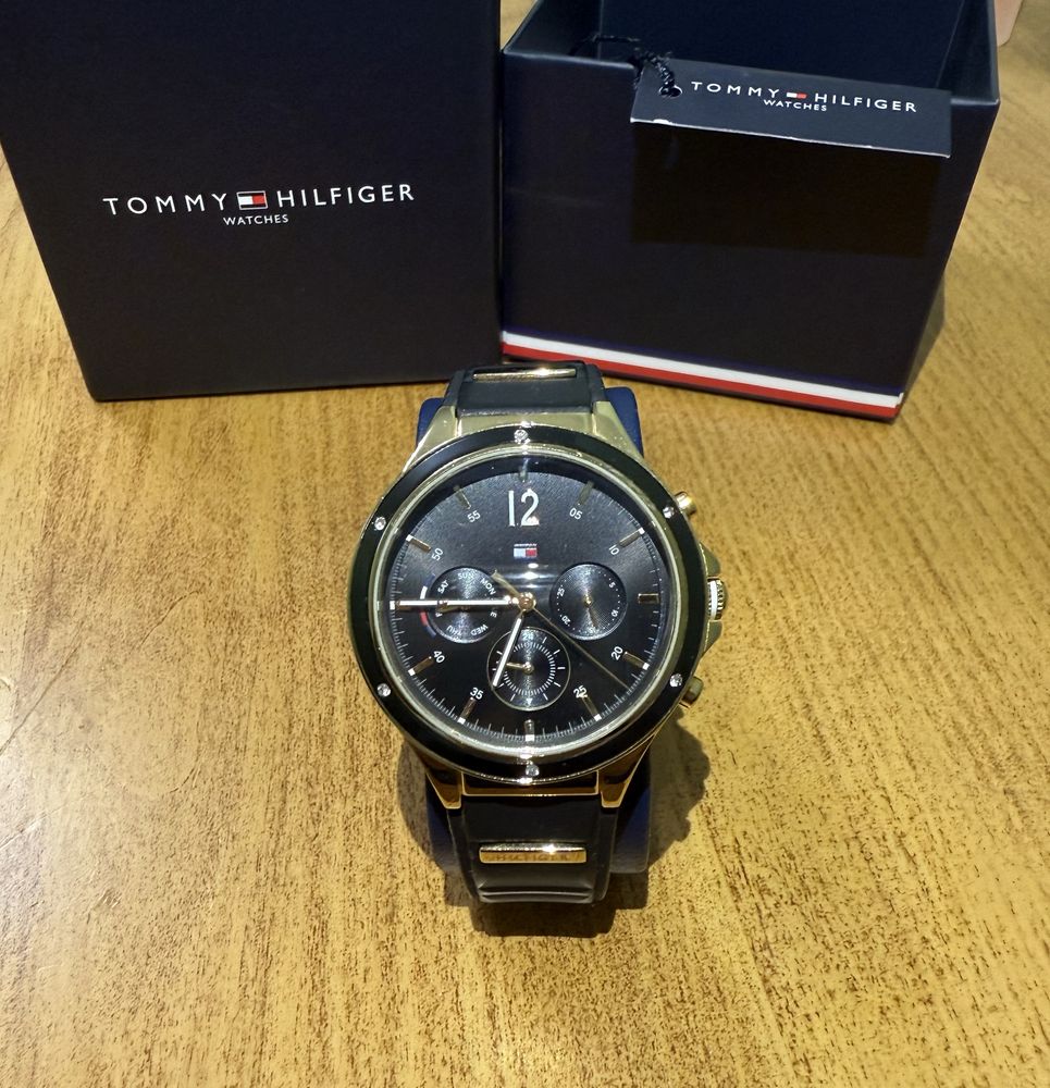 Часы Tommy Hilfiger