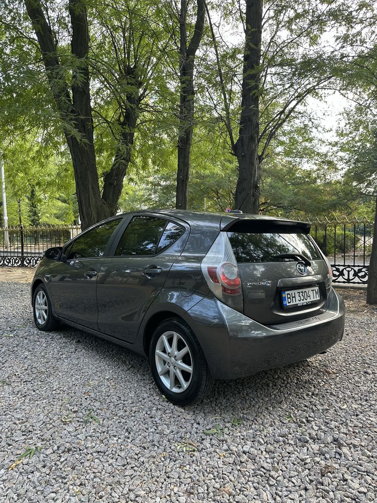 Toyota Prius C Автомат, расход 5 литров