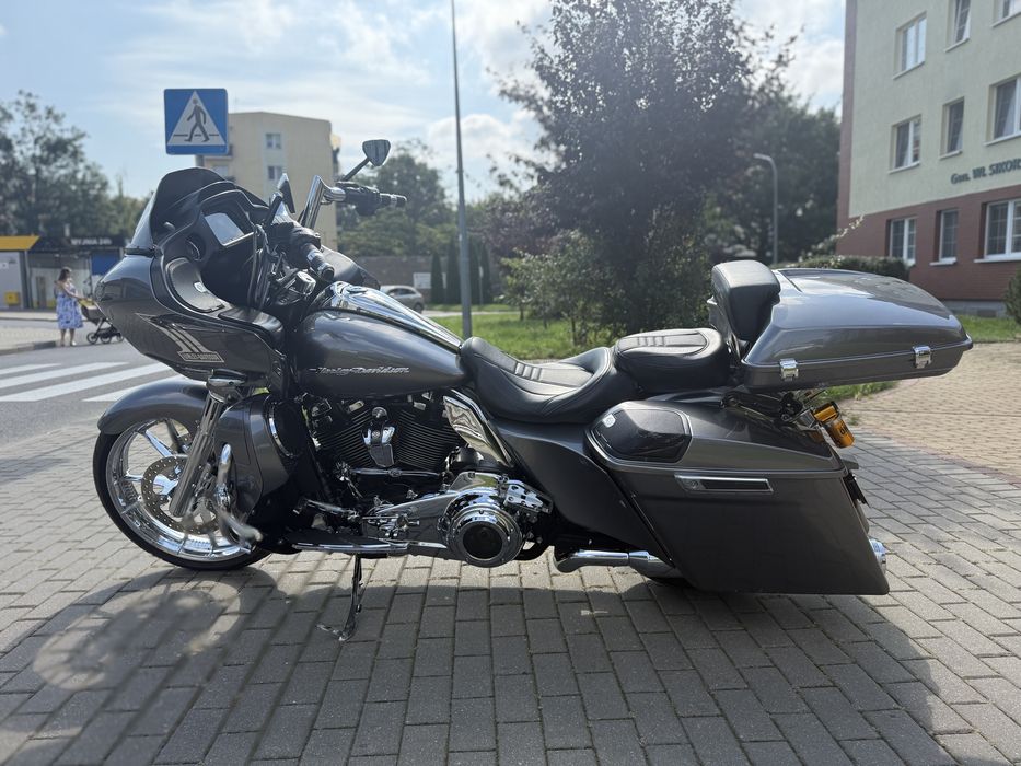 Śliczny Harely Davidson Rod Glide 2017