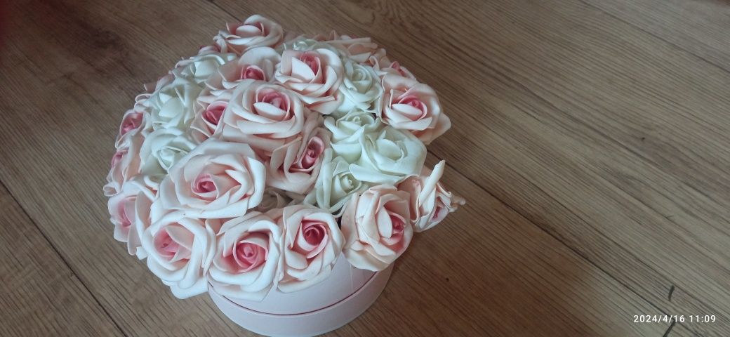 Komunijne /ślubne białe i różowe roze