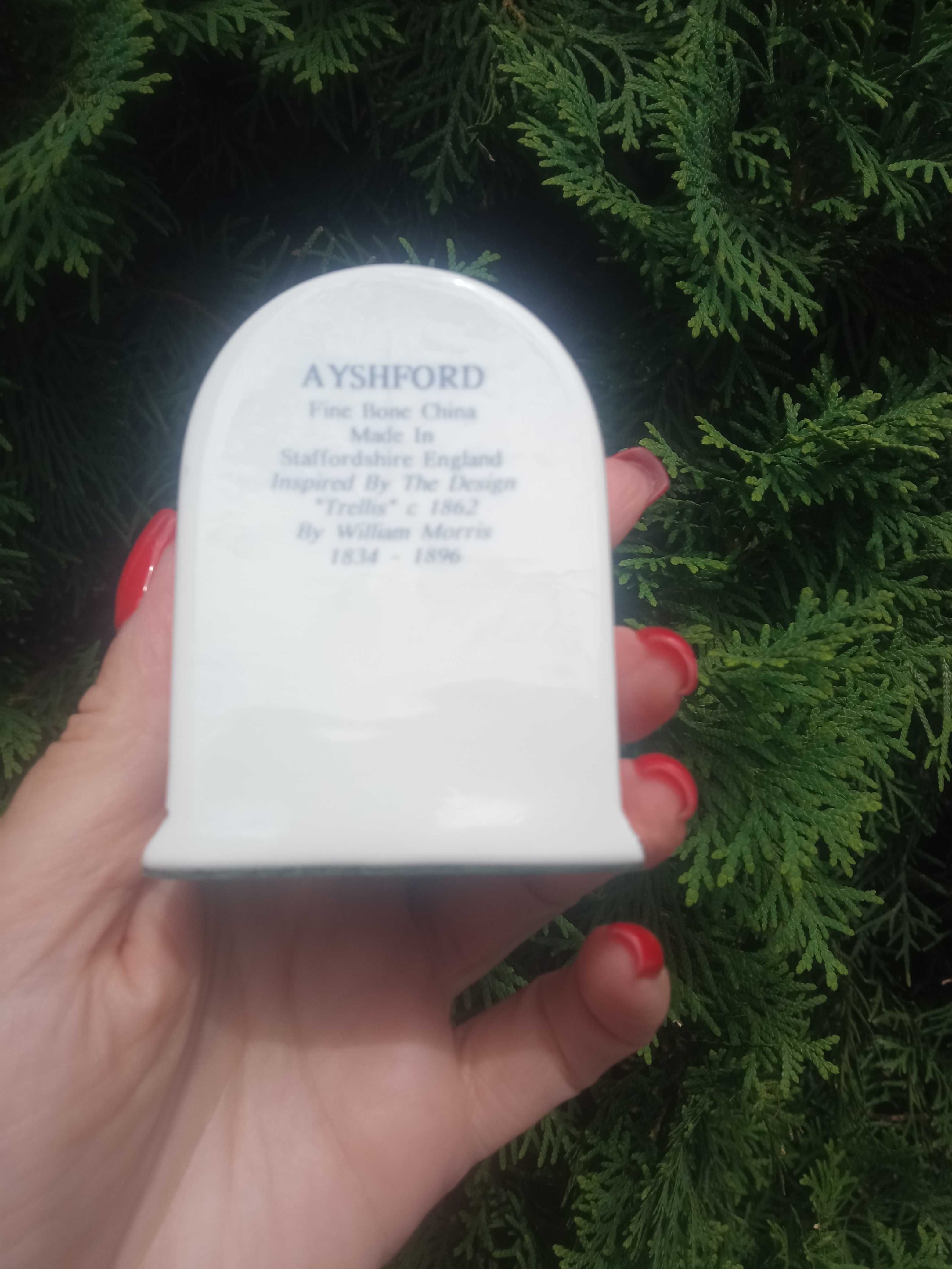 Продам фарфоровые часы от Aynslford