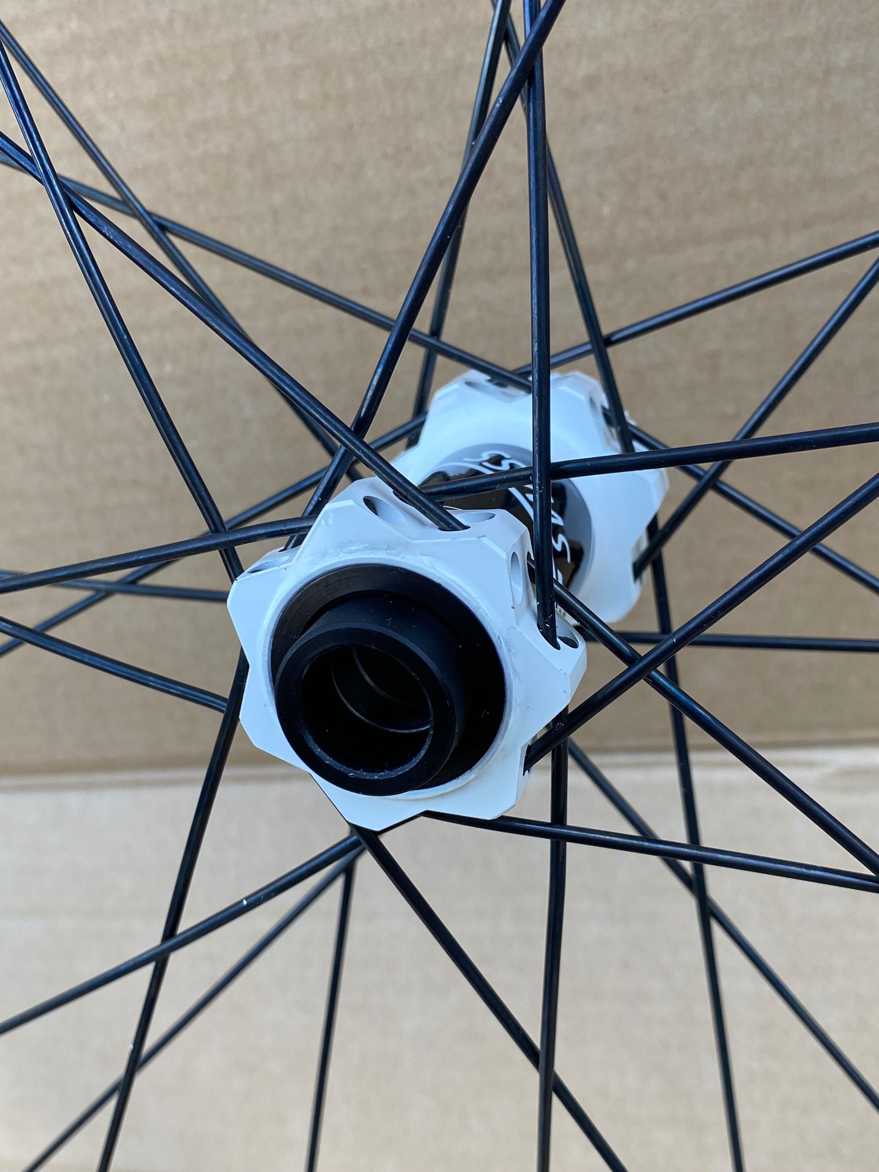 Koło przednie DT SWISS X1600 SPLINE 29'' [622x18] FV, nowe /013-031