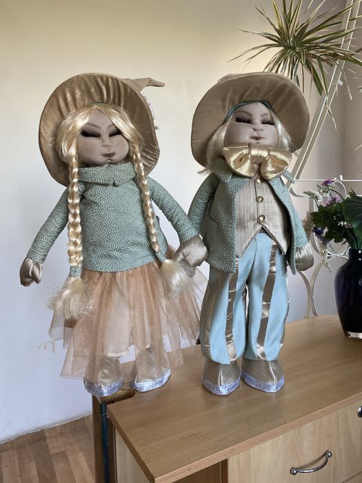Куклы,пара.жесткий каркас,наполнение  синтапон,высрта 70 сантиметров.