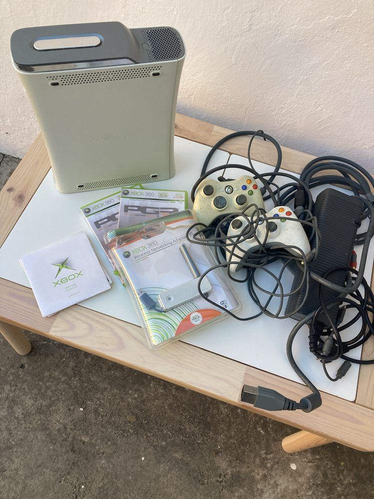 XBox 360 Premium para peças c/2 comandos + jogos + wifi + cabos