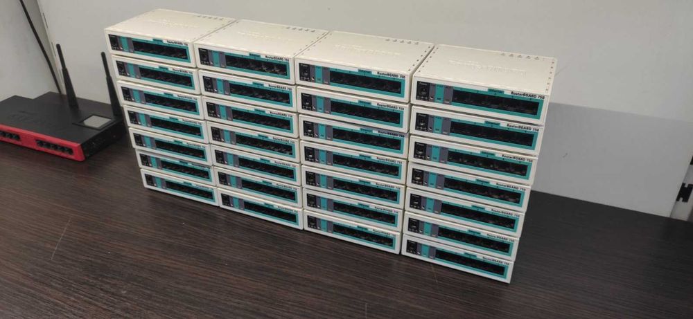 Mikrotik rb750 Роутер  в идеальном состоянии