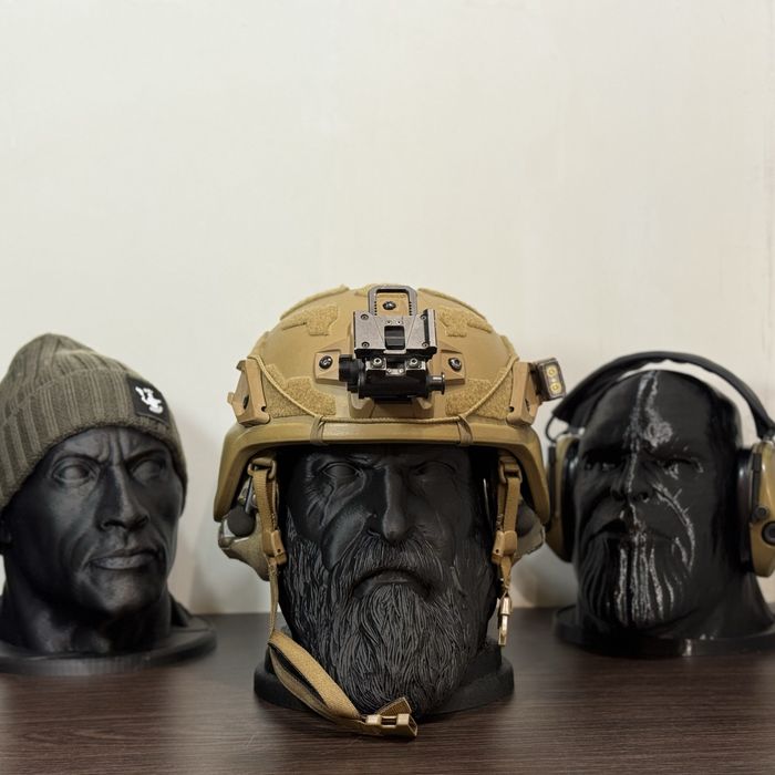 Підставка для каски / військового шолому